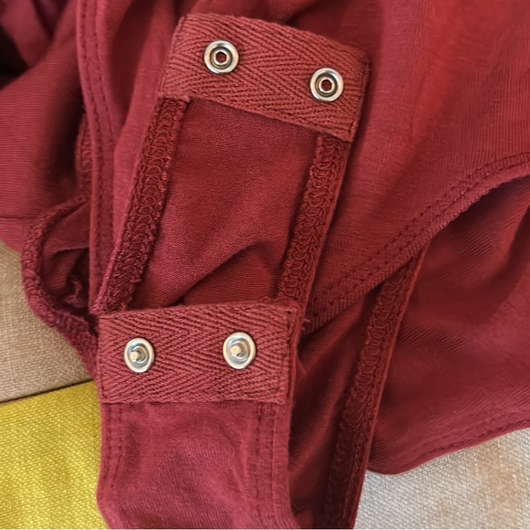 NWT Lulus Burgundy Rust Surplice Wrap Front V-Neck Short Sleeve Bodysuit - S - Picture 7 of 11